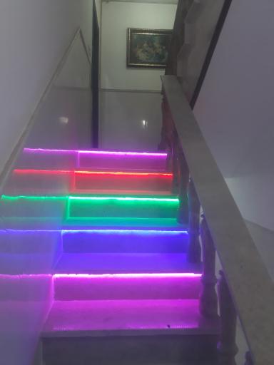 عکس سالن زیبایی روژان