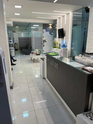 عکس کلینیک زیبایی و لیزر سیب سبز