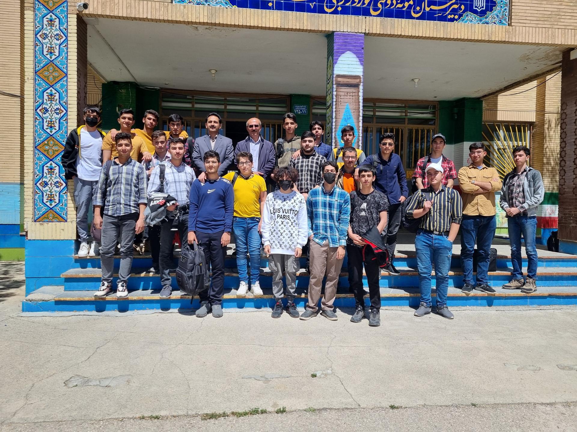 عکس دبیرستان نمونه ترابی مقدم جونقان