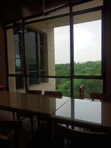 عکس کتابخانه مرکزی دانشگاه فردوسی