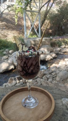 کافه باغ لوتوس