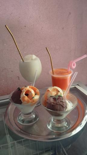 عکس کافه باغ لوتوس