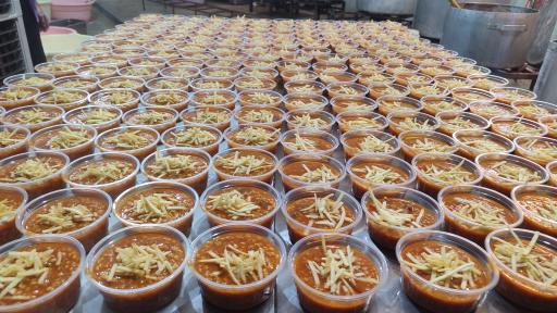 عکس تهیه غذای عید