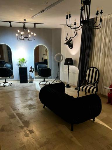 عکس سالن زیبایی سرخ گونه