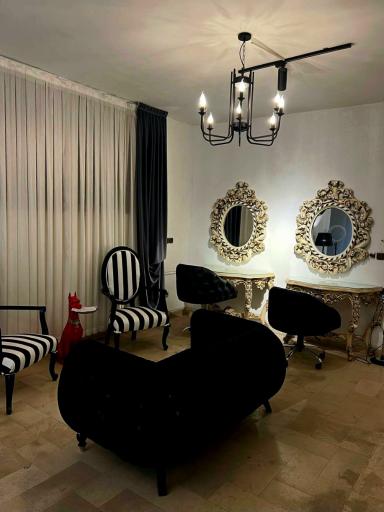 عکس سالن زیبایی سرخ گونه