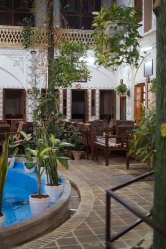 عکس سفره خانه سنتی مظفری