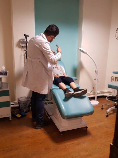 عکس معاینه چشم دکتر محمدرضا شکاری