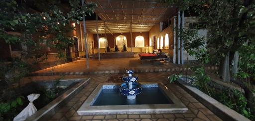 عکس گلاب و عرقیات گیاهی نیک نژاد