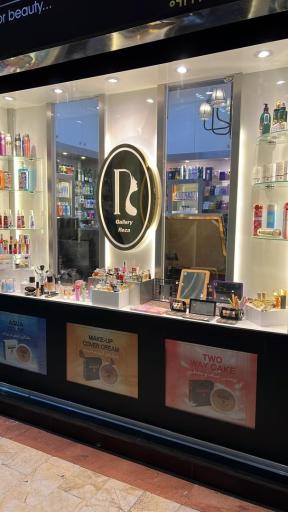 عکس فروشگاه لوازم آرایشی بهداشتی رضا