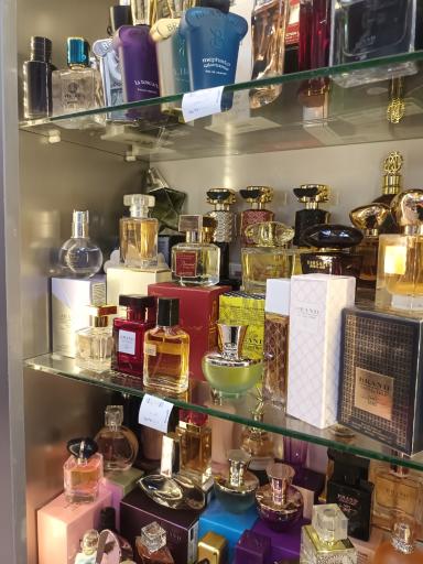 عکس فروشگاه لوازم آرایشی بهداشتی رضا