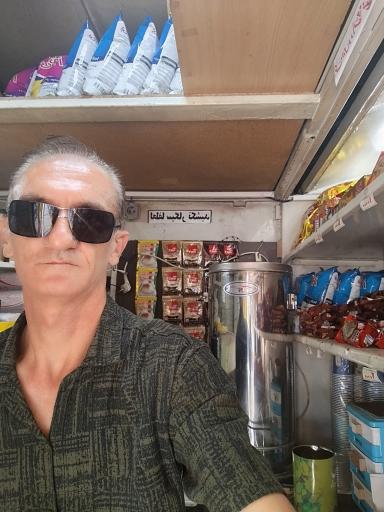 عکس دکه روزنامه فروشی علی