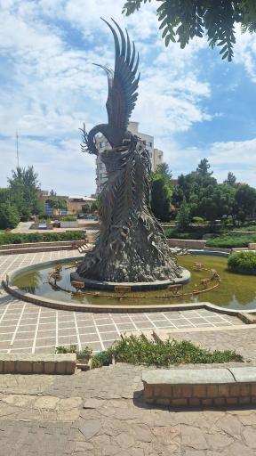 عکس مجسمه سیمرغ
