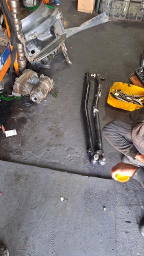 عکس تعمیرگاه اسکانیاغرب سلیمانی