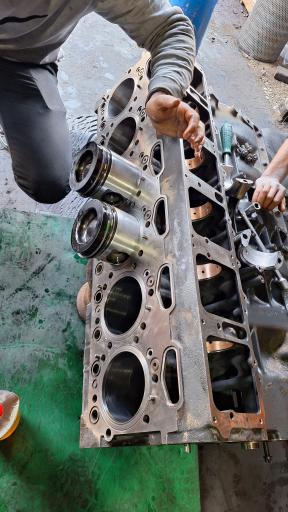 عکس تعمیرگاه اسکانیاغرب سلیمانی