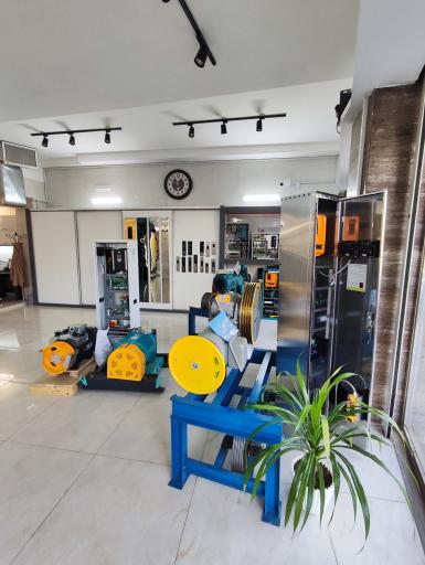 عکس مبتکران آسانسور