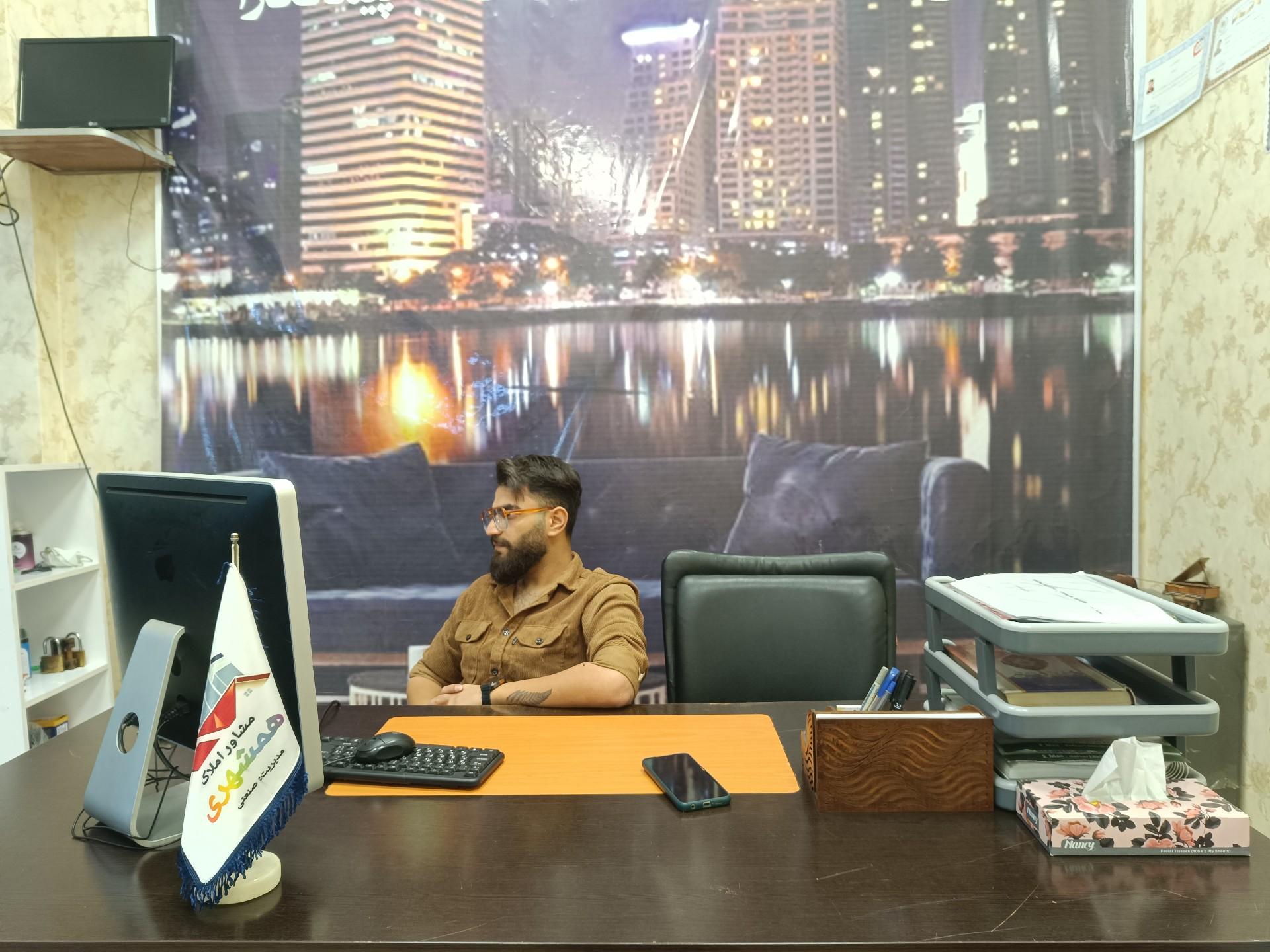 عکس مشاور املاک همشهری