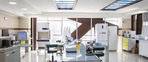 عکس آزمایشگاه آذر آبادگان