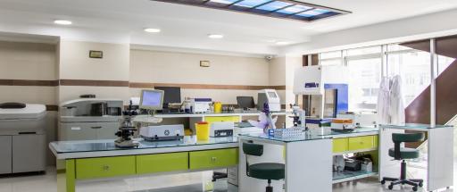 عکس آزمایشگاه آذر آبادگان