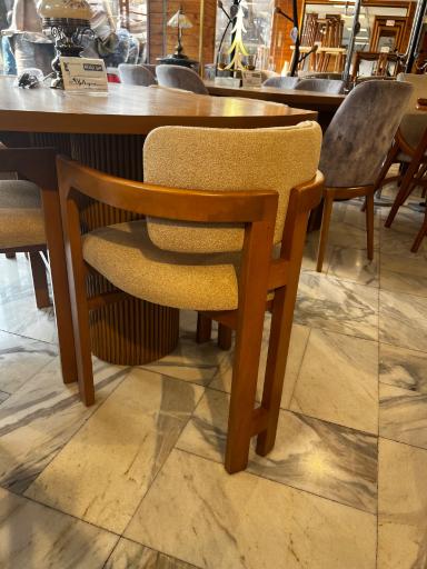 عکس فروشگاه میز آپادانا