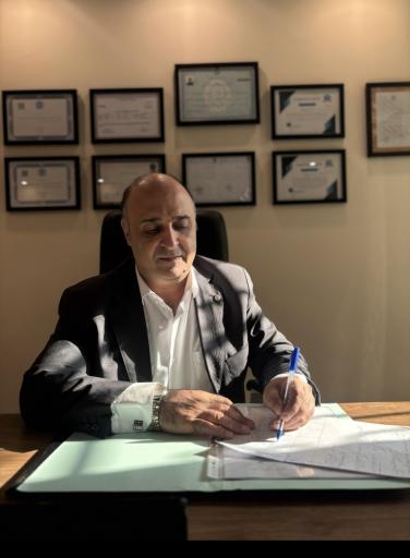 عکس دفتر وکالت امیرحسین چاوشی