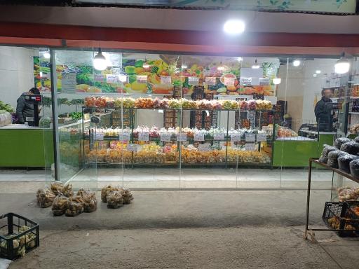 عکس میوه فروشی آقای با انصاف 