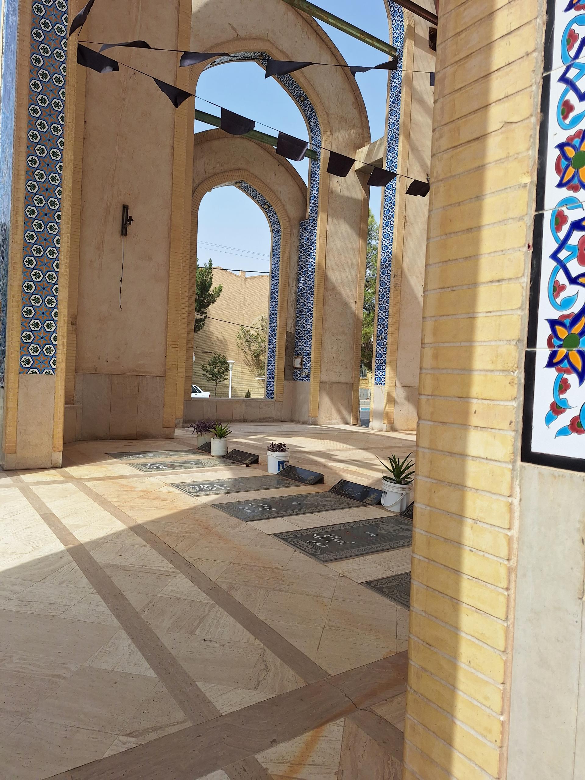 عکس گلزار شهدای ابرندآباد