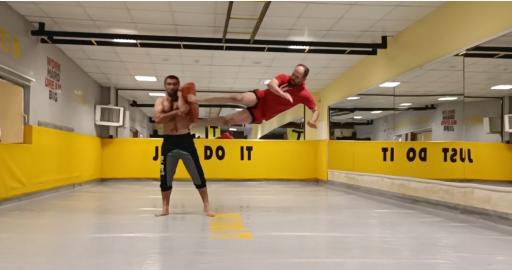 عکس سالن ورزشی لاله