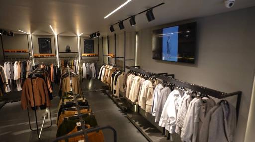 عکس فروشگاه لباس m2 collection