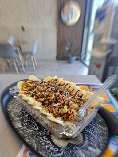 عکس کافه بستنی امید