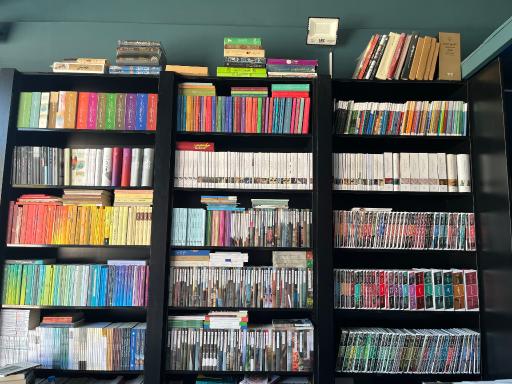 عکس کتابفروشی نجواگر