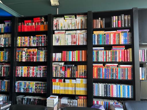 عکس کتابفروشی نجواگر