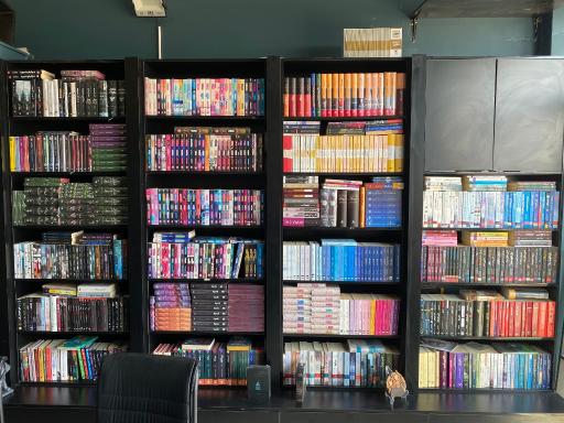 عکس کتابفروشی نجواگر