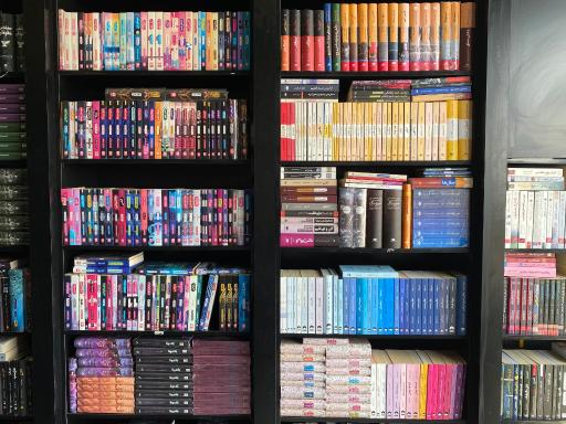 عکس کتابفروشی نجواگر