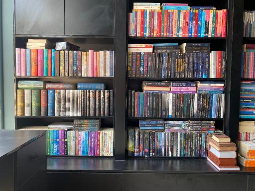 عکس کتابفروشی نجواگر