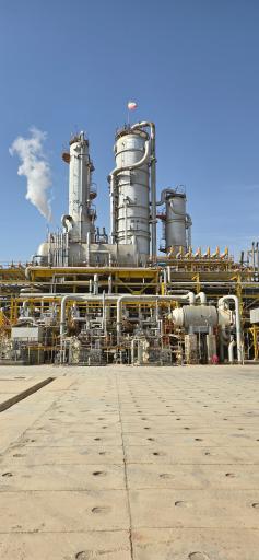 عکس پتروشیمی هنگام
