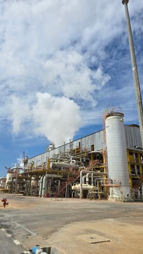 عکس پتروشیمی هنگام