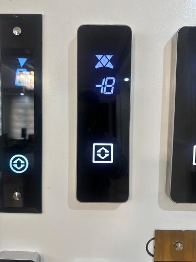 عکس آسانسور آریانانوین