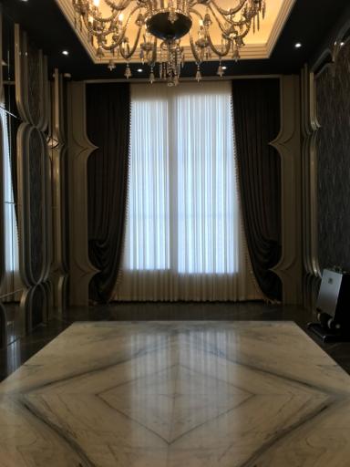 عکس تالار حیات