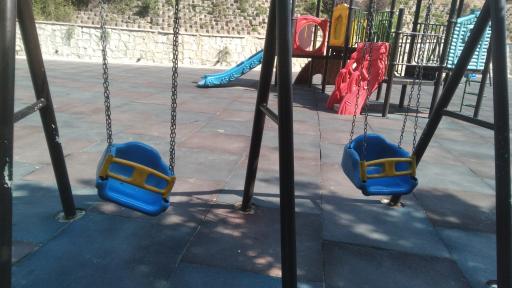 عکس زمین بازی کودکان (طناب)