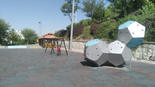 عکس زمین بازی کودکان (طناب)