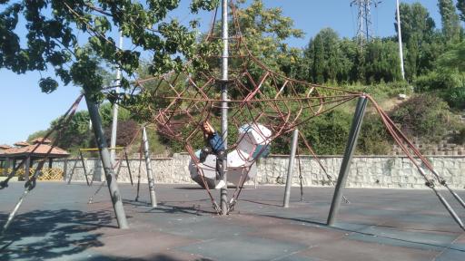 عکس زمین بازی کودکان (طناب)