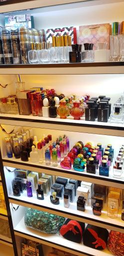 عکس عطر و ادکلن فلورا