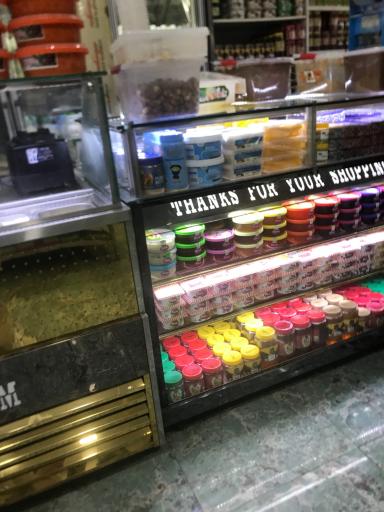 عکس لبنیات و بستنی سادات