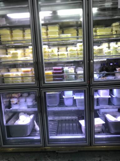 عکس لبنیات و بستنی سادات