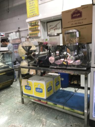 عکس لبنیات و بستنی سادات