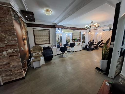 عکس سالن زیبایی مانلی