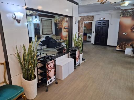 عکس سالن زیبایی مانلی