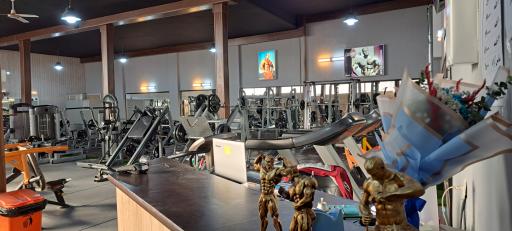 عکس باشگاه بدنسازی هوتن