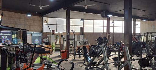 عکس باشگاه بدنسازی هوتن