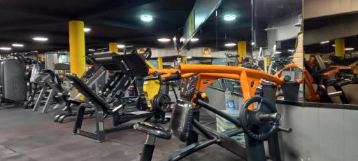 عکس باشگاه بدنسازی صدرا